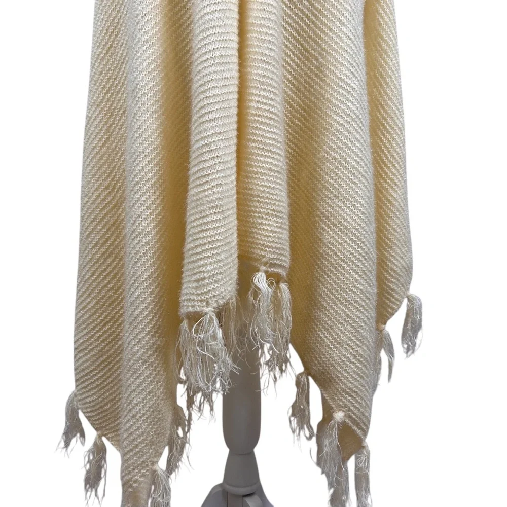 LuLaRoe Sweater Poncho Womens‎ OS Cream Button Front Knit Tassels Breathable